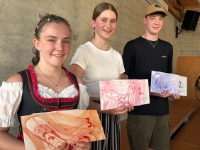 Die Preisträger/innen: Miriam Bucher (3.) - Noelia Bucher (1.) - Nico Felder (2.)